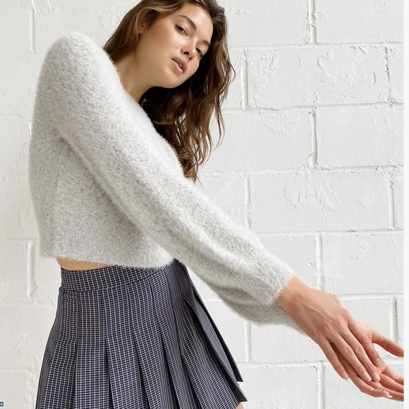 Aritzia Sunday Best Black Cozy Fuzzy Knit Fall/Winter/Spring Kitten Crop Sweater - Picture 5 of 13